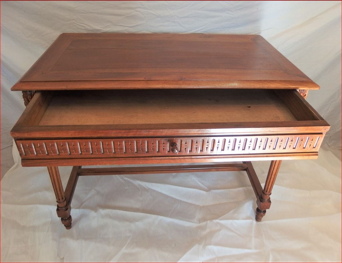 Small Walnut Table.-photo-4