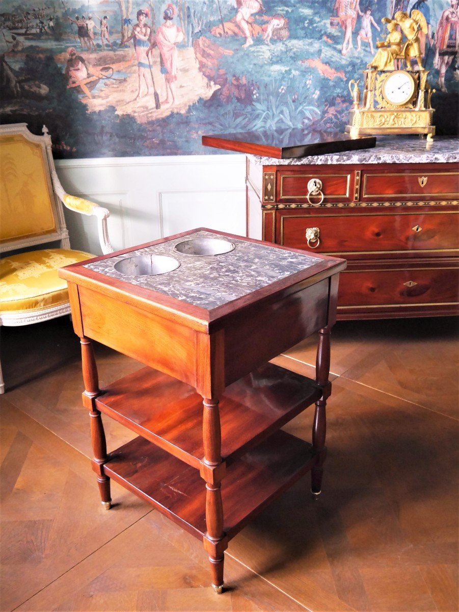 18th Century Mahogany Refresher Table With Its Lid