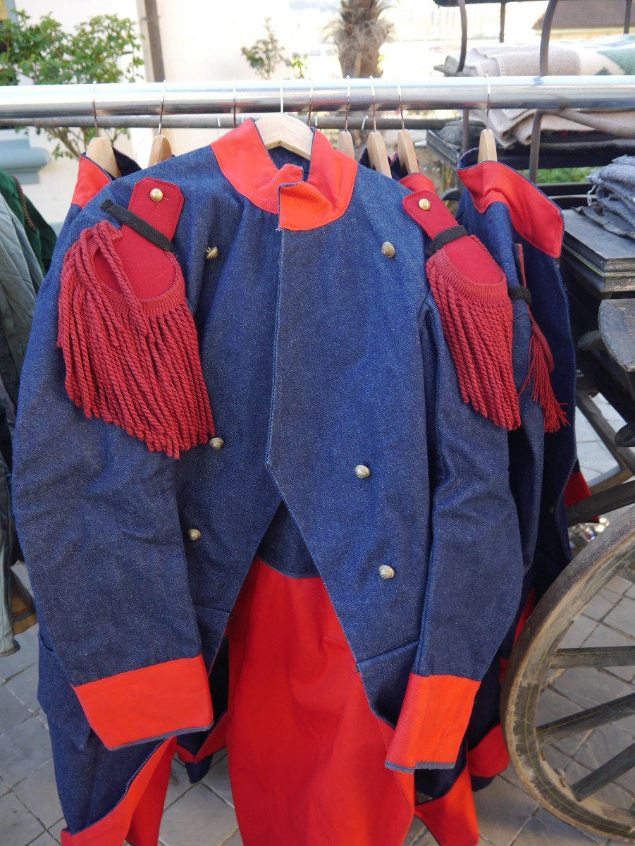 9 costumes de théâtre début XXe siècle