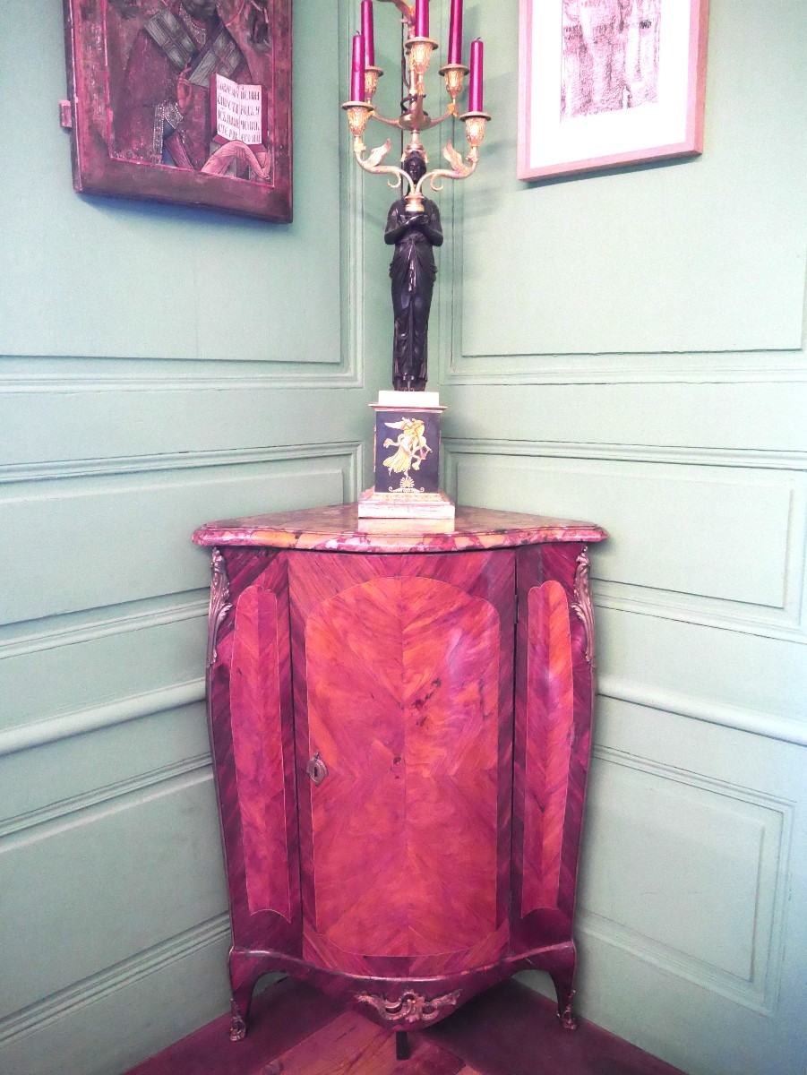 Paire d'encoignures d'époque Louis XV, XVIIIe