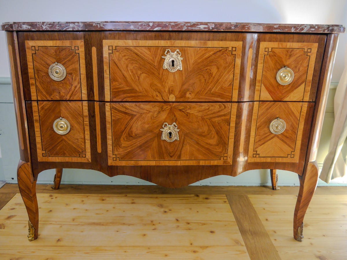 Commode Transition d'époque Louis XV estampillée par Lardin, XVIIIe