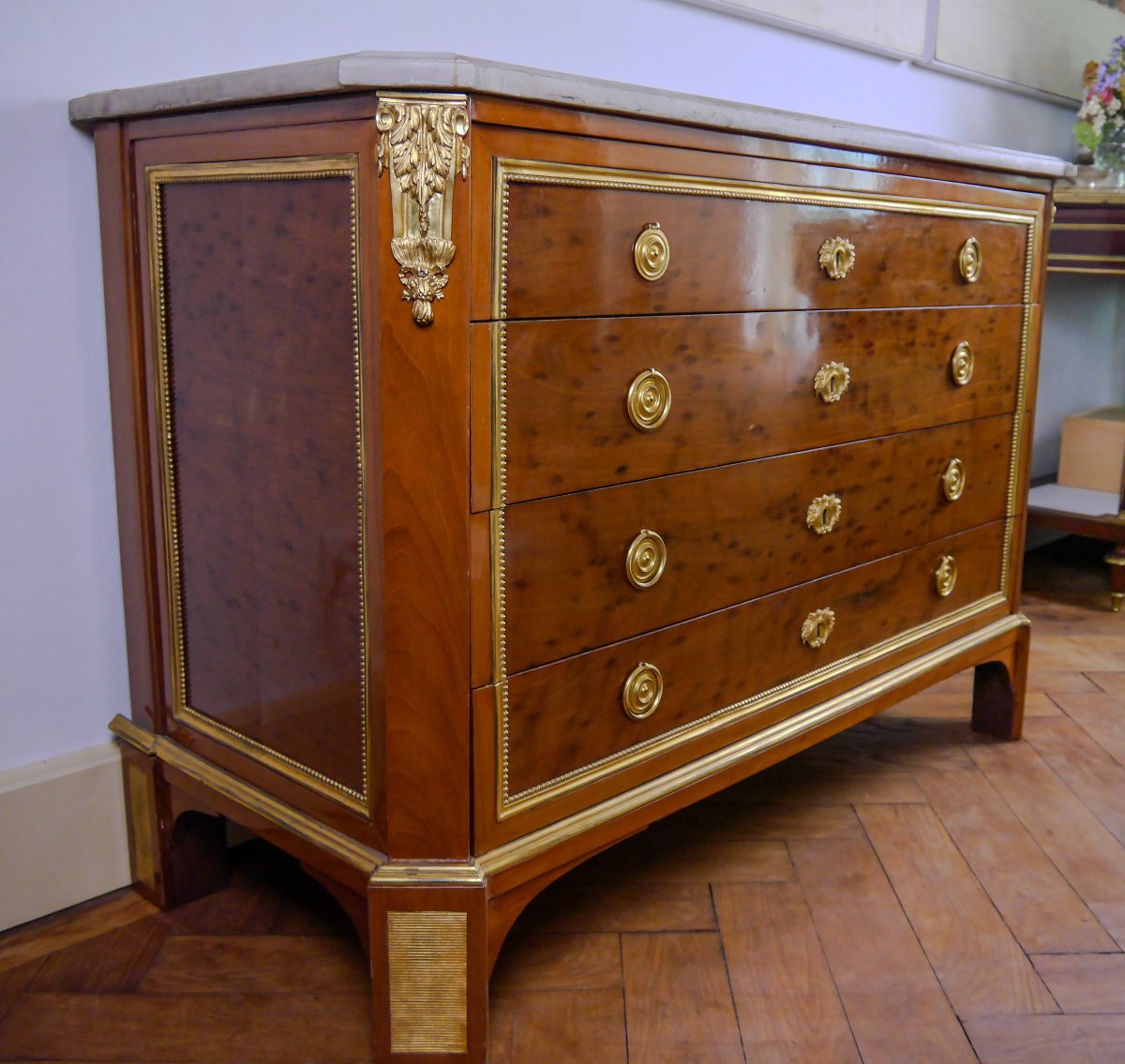 Commode en acajou moucheté par Riesener, XVIIIe-photo-2