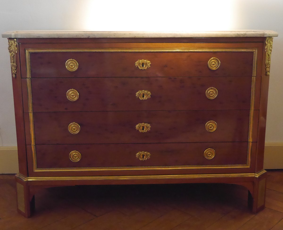 Commode en acajou moucheté par Riesener, XVIIIe
