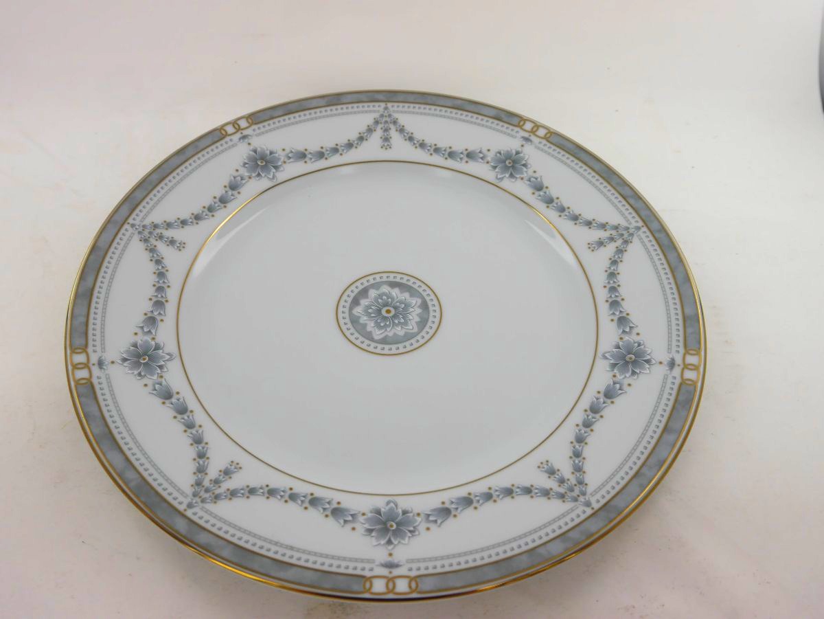 Set Of 18 Christofle Alliance "gris Marquise" Plates, 20th Century