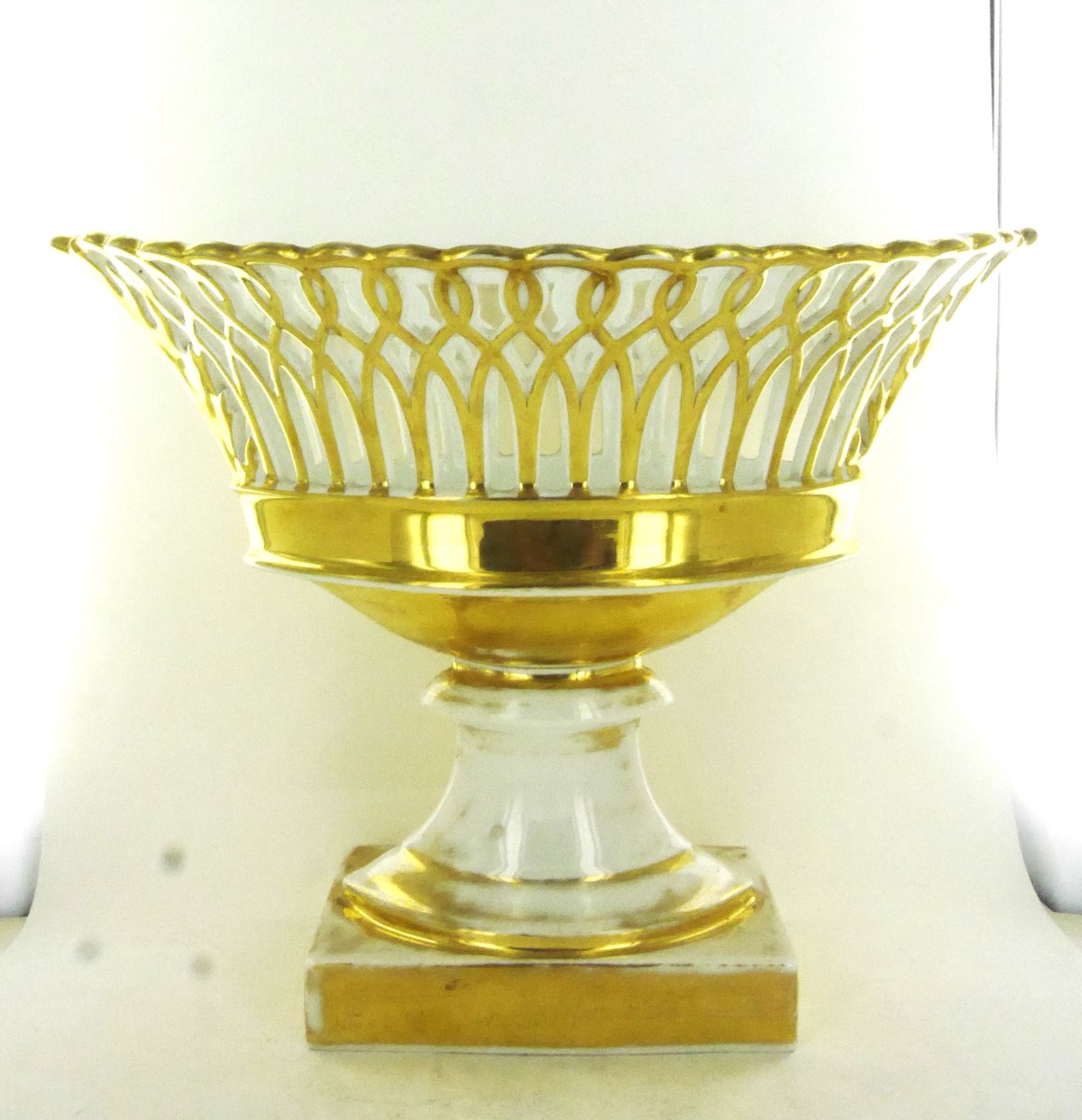 Surtout de table en porcelaine de Paris, XIXe