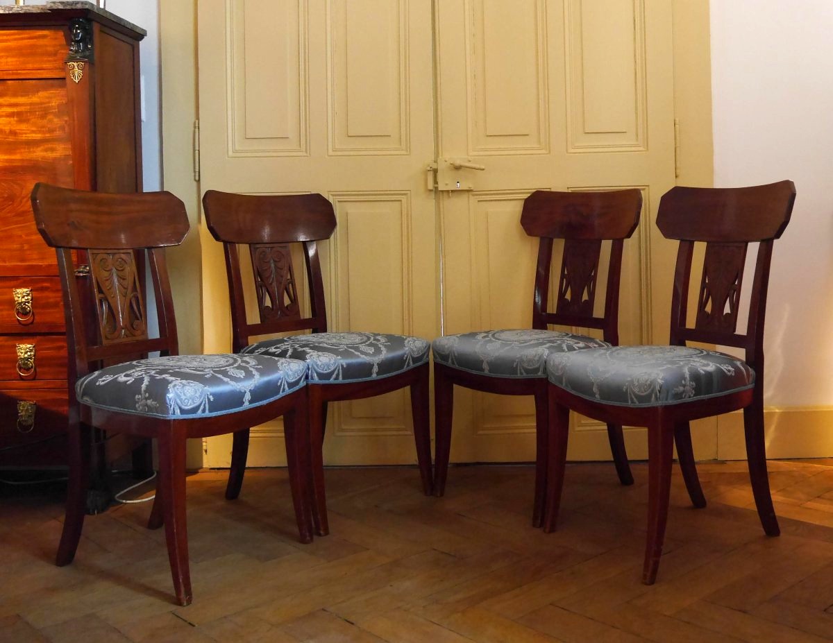 Suite de 4 chaises Directoire par Georges  Jacob