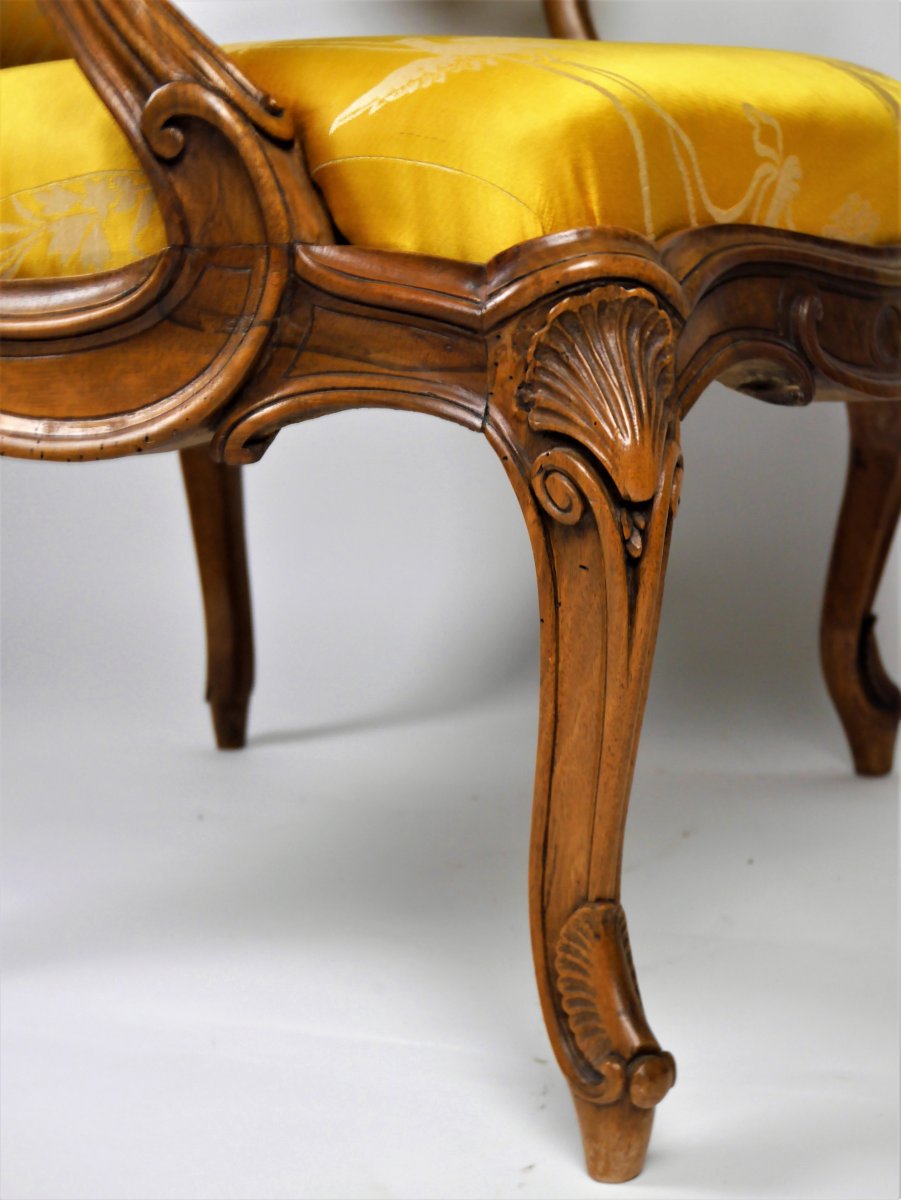 A Queen Armchair -photo-3