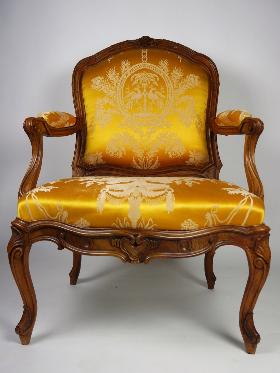 A Queen Armchair -photo-7