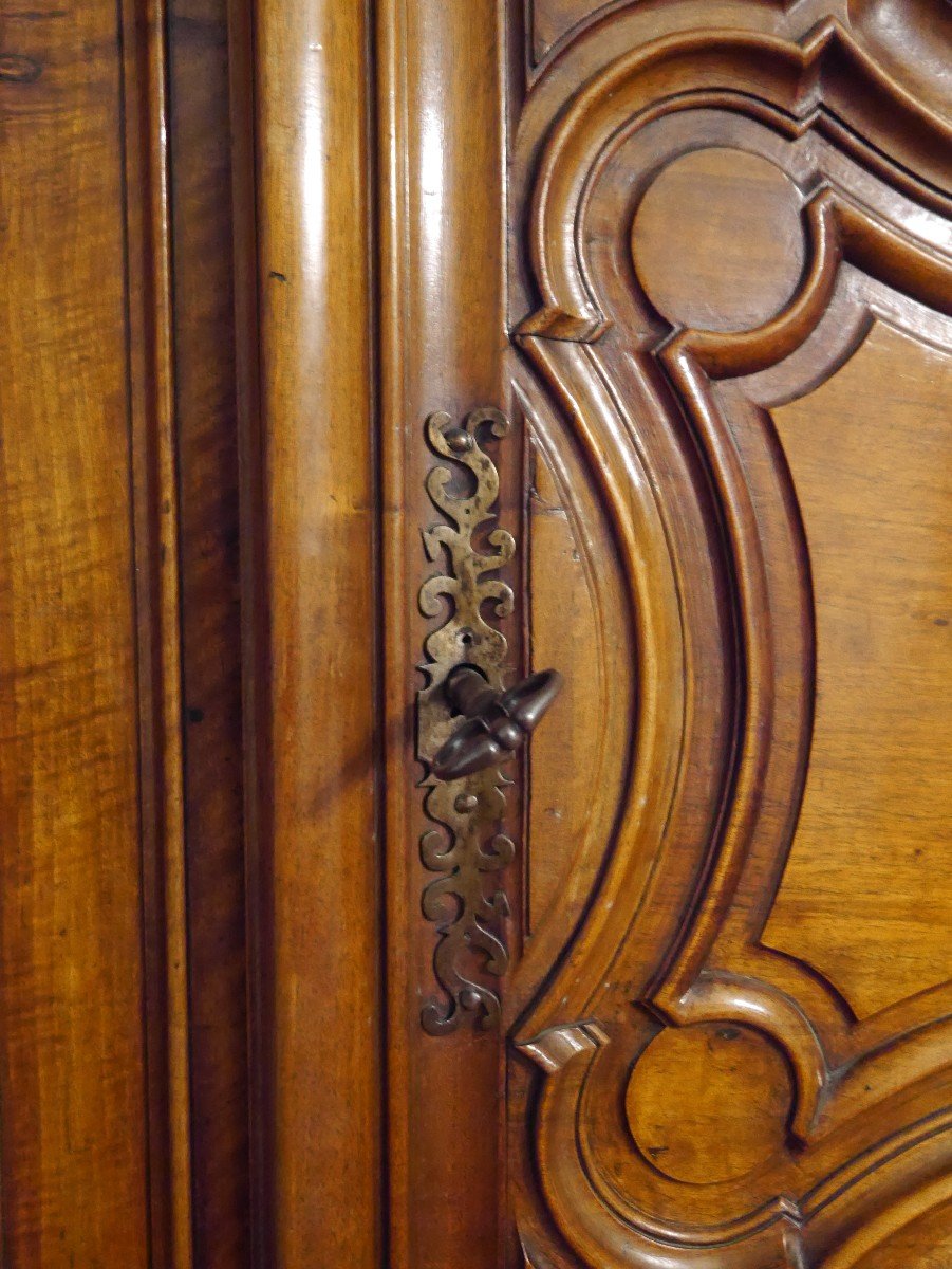 Large Walnut Wardrobe, 18th Century-photo-3