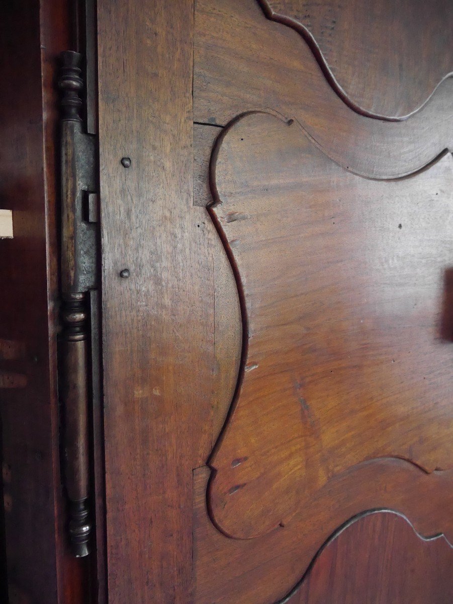 Large Walnut Wardrobe, 18th Century-photo-4