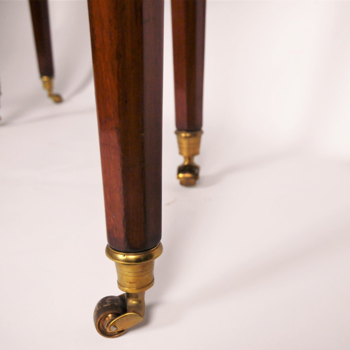 A Louis XVI Mahogany Dining Table, Late 18th Century-photo-4