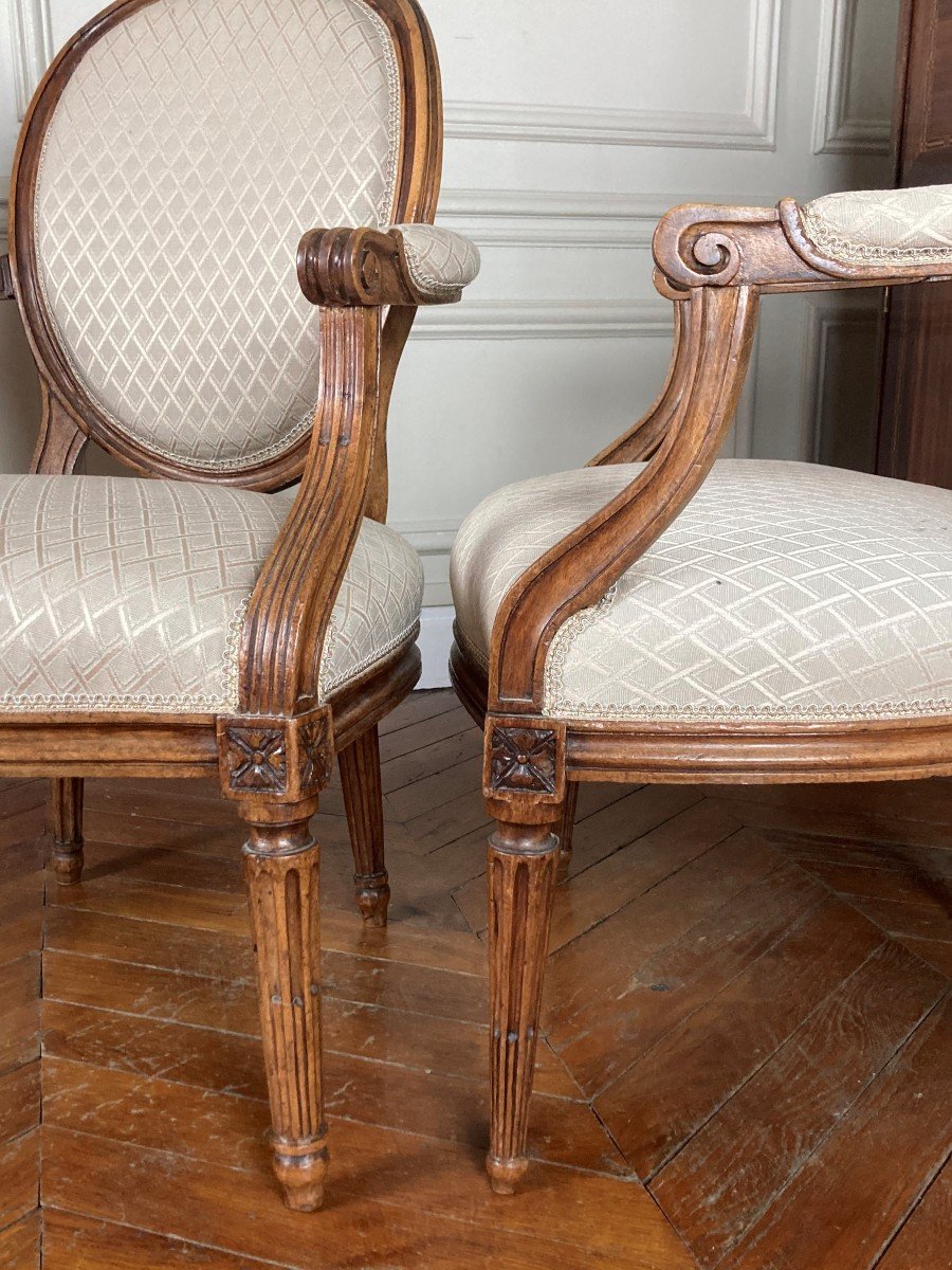 Two Medallion Armchairs, Louis XVI Period, 18th Century-photo-4