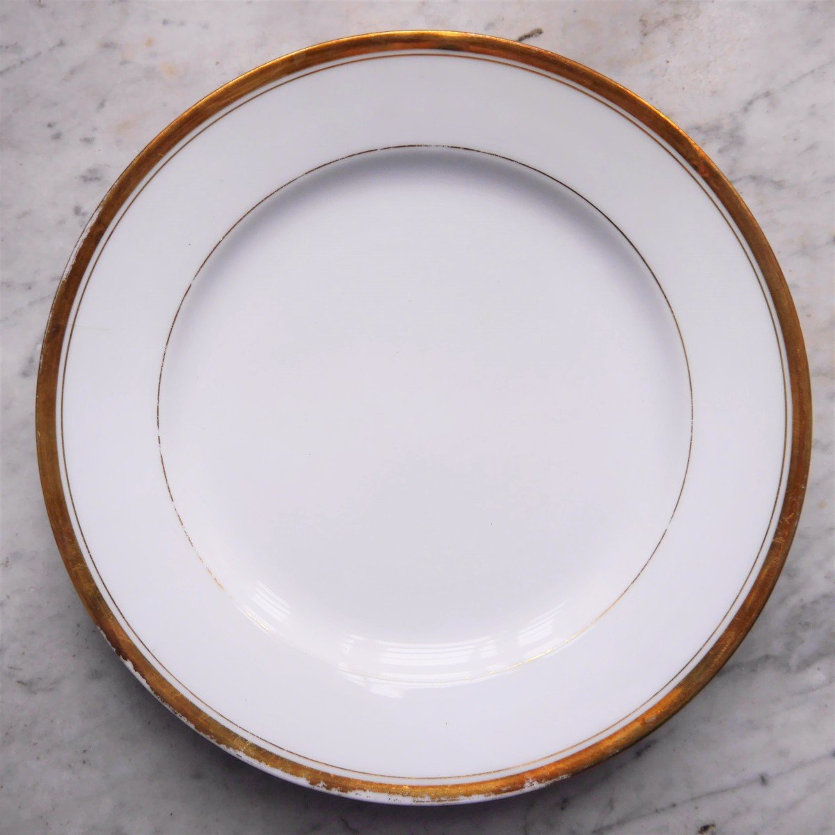 Suite De 22 Assiettes En Porcelaine De Paris, Décorées à l'Or Fin, XIXe