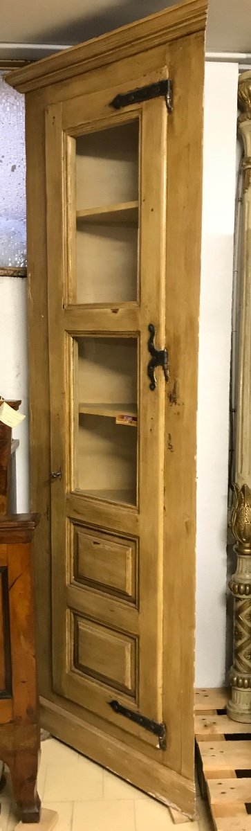 Late 19th Century Lacquer Corner Unit With Vertical Door. Original Hinges