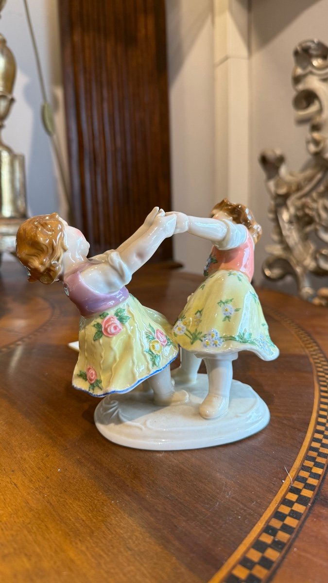 Figurine Représentant Des Jeunes Filles Jouant En Porcelaine. Ens 1920 Kudolstadt Allemagne-photo-3