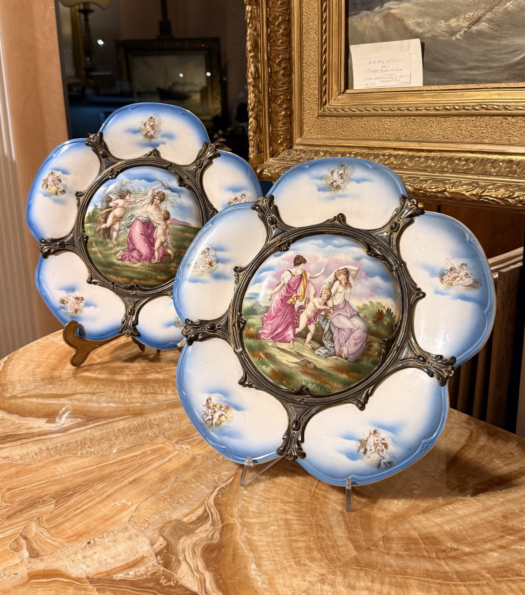 Paire d’assiettes en porcelaine de Limoges, dans le style Art Nouveau