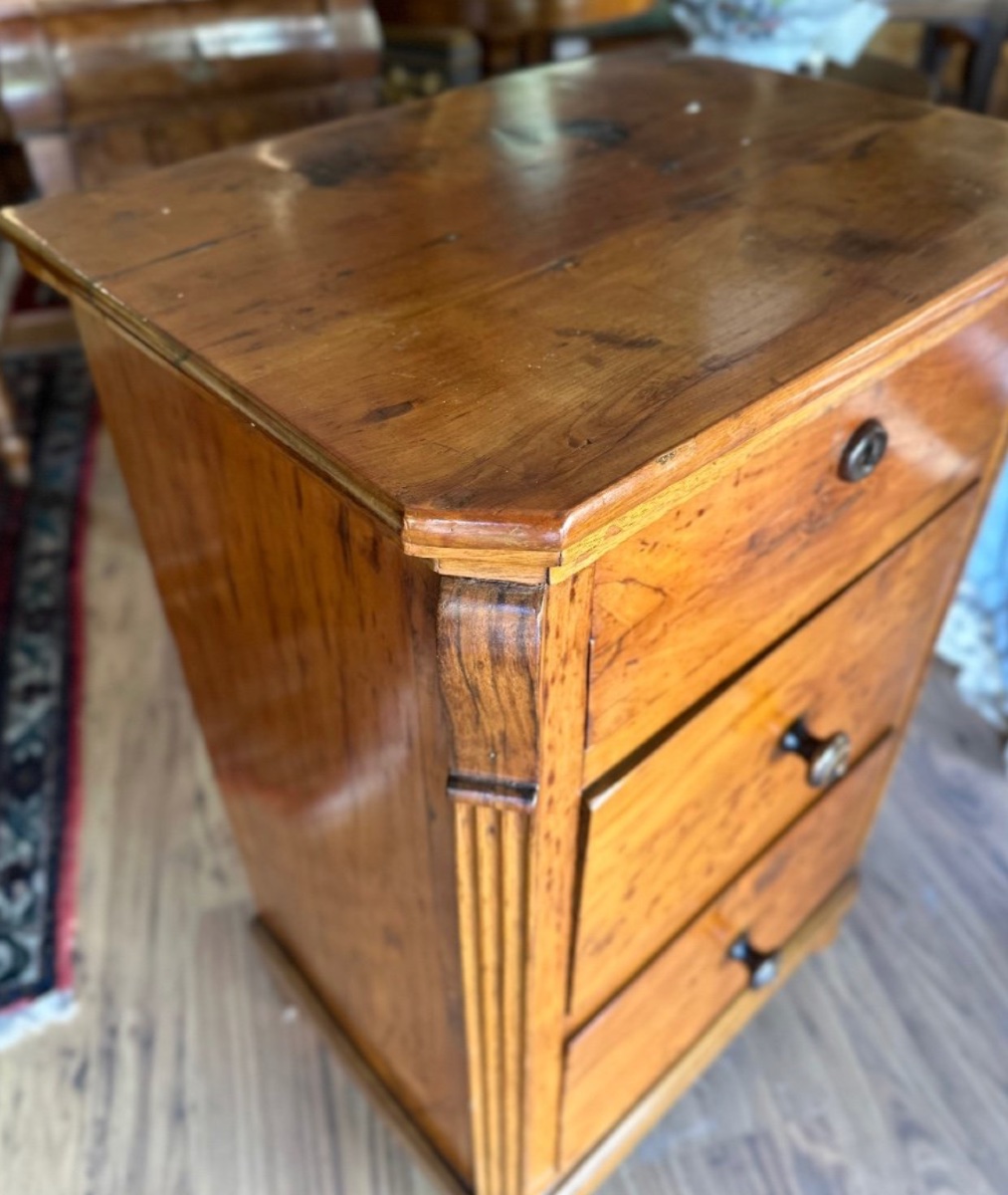 Walnut Bedside Cabinet – Veneto, Mid-19th Century-photo-2