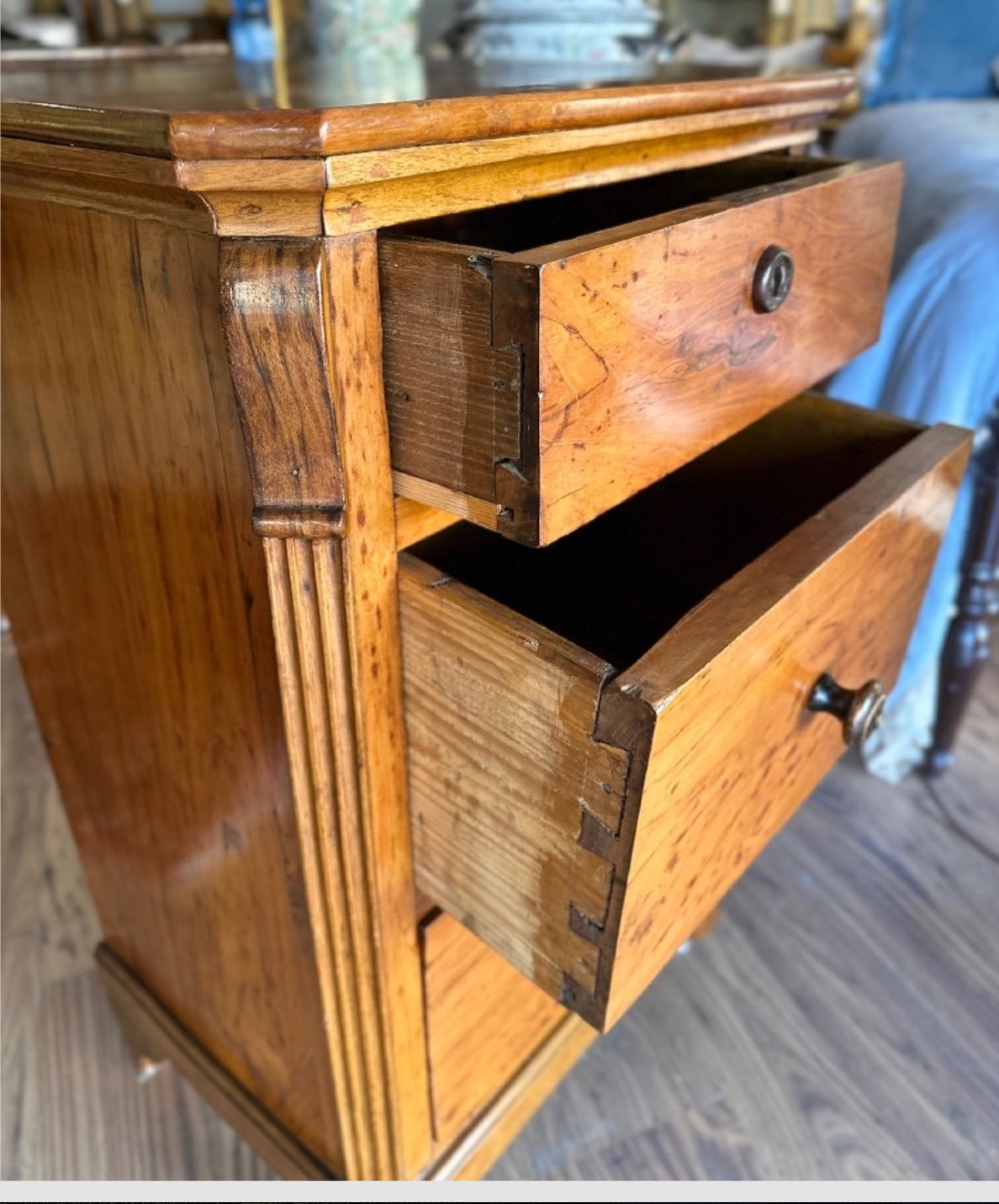 Walnut Bedside Cabinet – Veneto, Mid-19th Century-photo-3