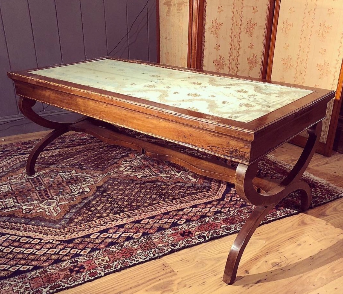 Early 20th-century Victorian Smoking Table In Mahogany With Maple Inlays