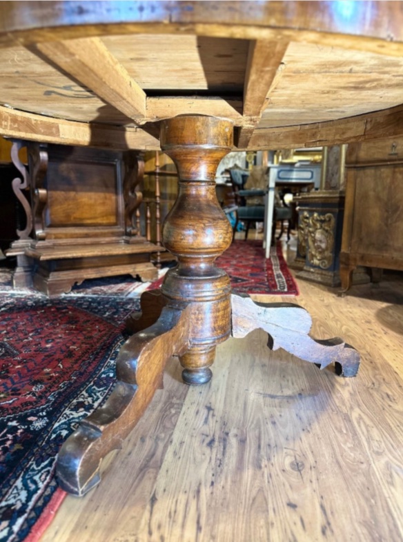 Round Walnut Table With Inlays – Central Italy, Early 19th Century-photo-3