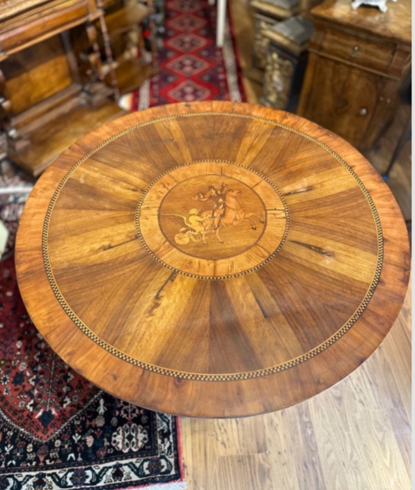 Round Walnut Table With Inlays – Central Italy, Early 19th Century