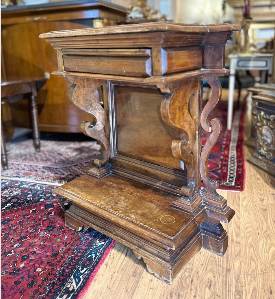 Prie-Dieu ancien en noyer massif – Époque XVIIᵉ/XVIIIᵉ siècle
