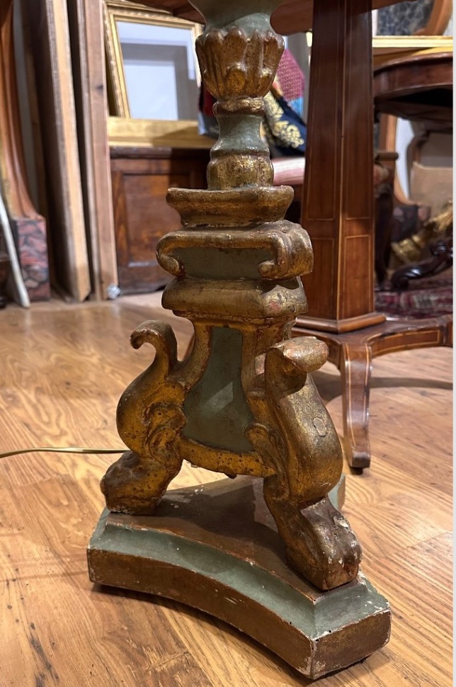 Torchère en bois, début XIXe siècle, laque et or, avec abat-jour en tissu-photo-3