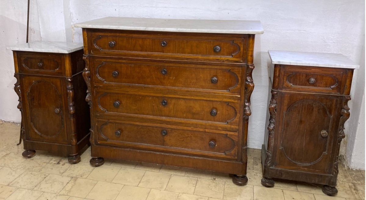 Chest Of Drawers And Pair Of Bedside Cabinets In Walnut With Marble Tops – Late 19th Century