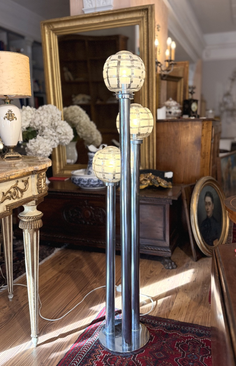 Striking Floor Lamp Attributed To Designer Toni Zuccheri, Produced In Italy Around 1970.