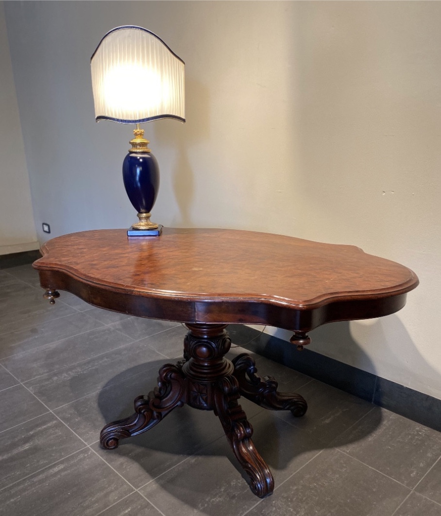 Table ancienne “en biscuit” style Louis-Philippe en acajou