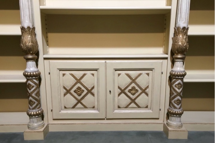 Late 18th-century Antique Bookcase With Original Lacquer And Gilding-photo-4