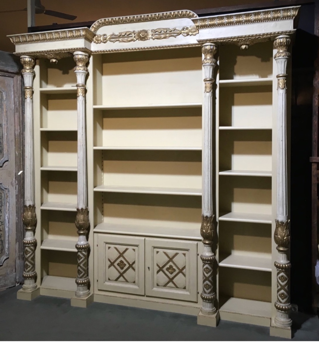 Late 18th-century Antique Bookcase With Original Lacquer And Gilding