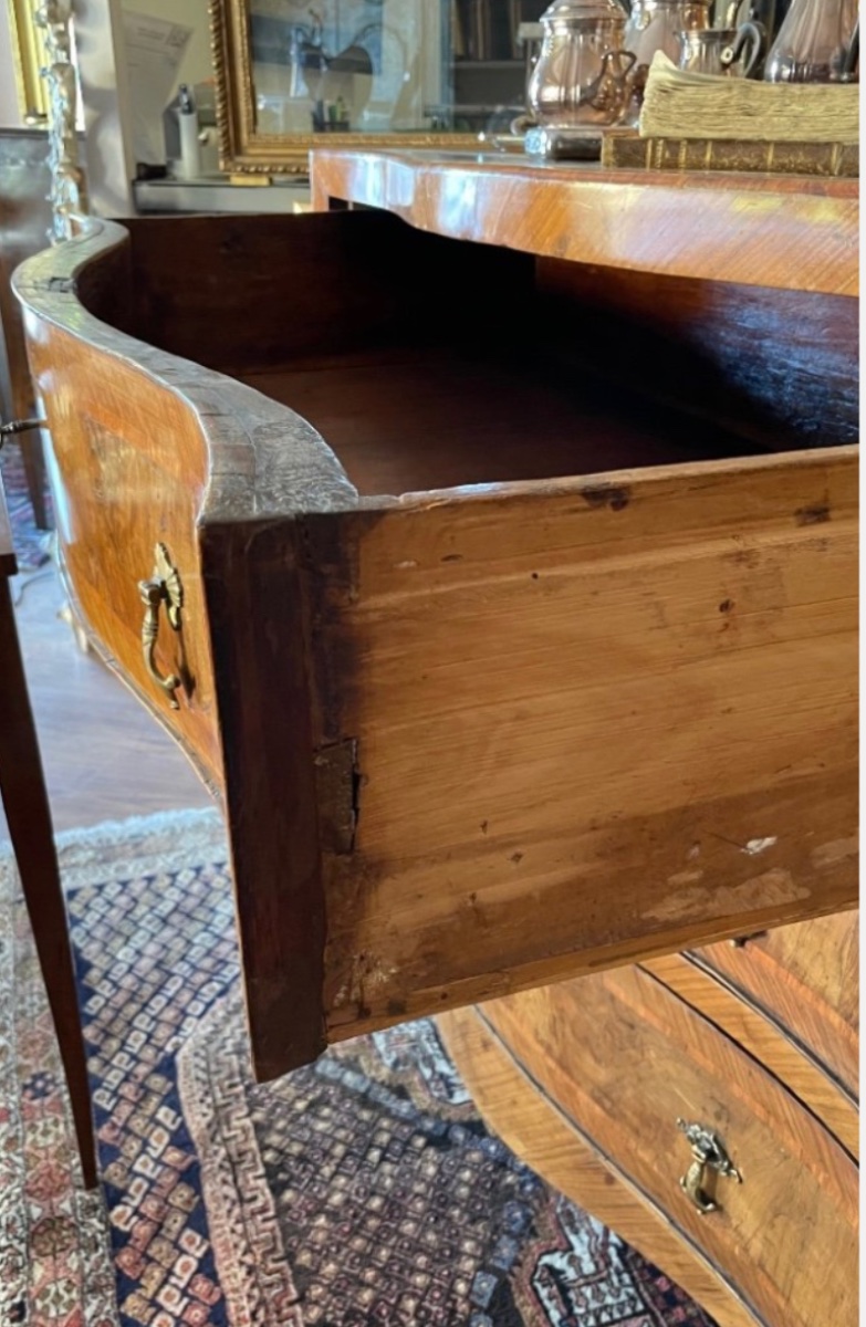 Commode napolitaine de la fin du XVIIIᵉ siècle-photo-2