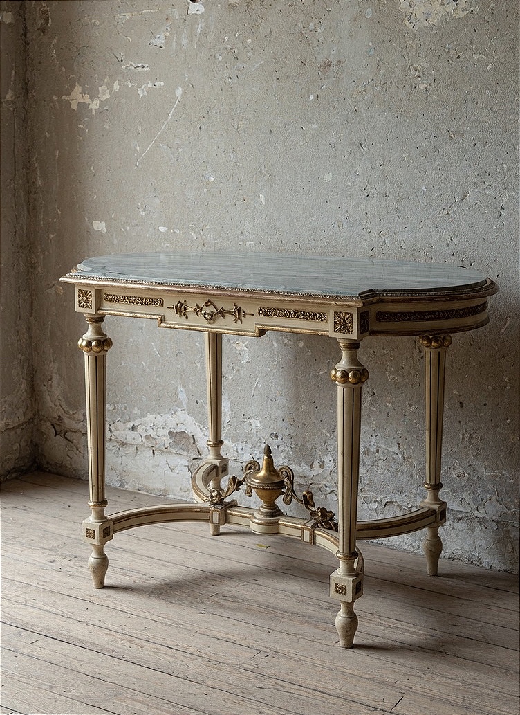 Console Louis XVI en laque et or avec plateau en marbre