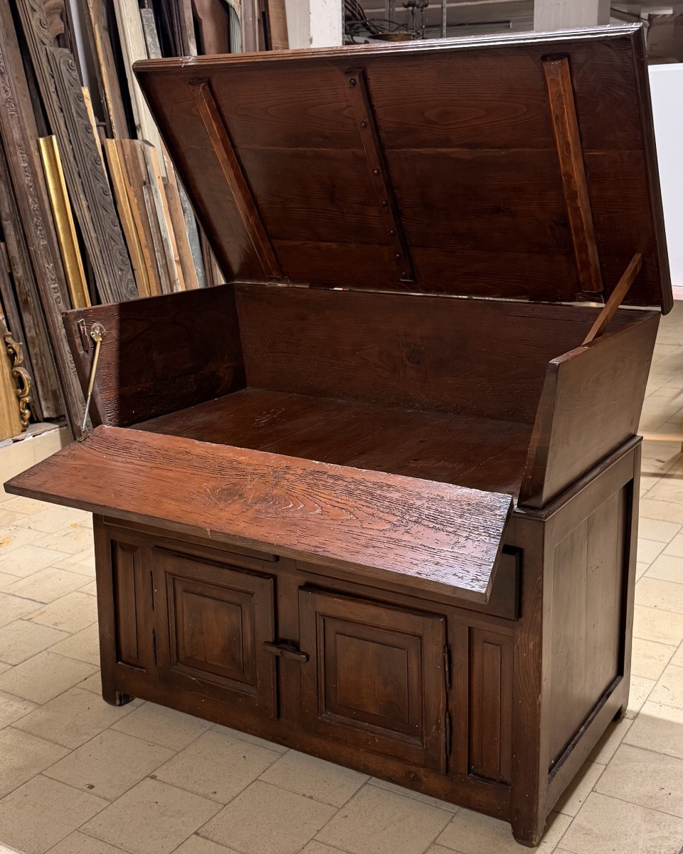 A Tuscan Sideboard From The Early 20th Century-photo-3