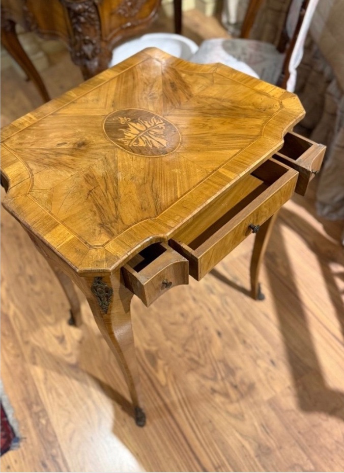 Walnut-topped Coffee Table With Inlays (late 19th Century – Early 20th Century) -photo-4