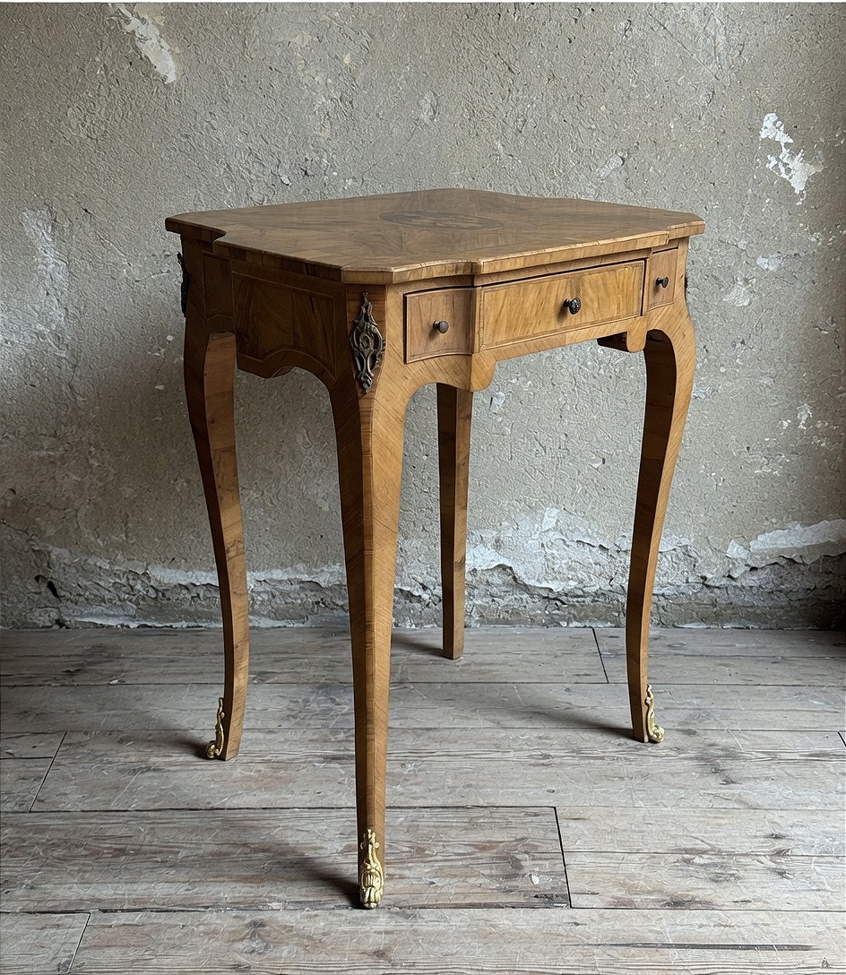 Walnut-topped Coffee Table With Inlays (late 19th Century – Early 20th Century) 
