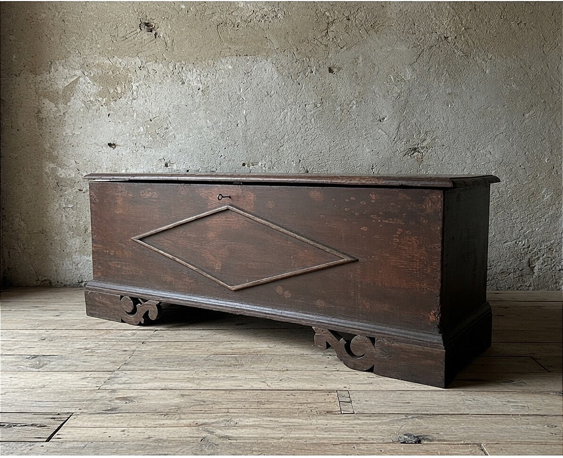 Tuscan Chest Made Of Solid Chestnut Wood – Late 19th Century