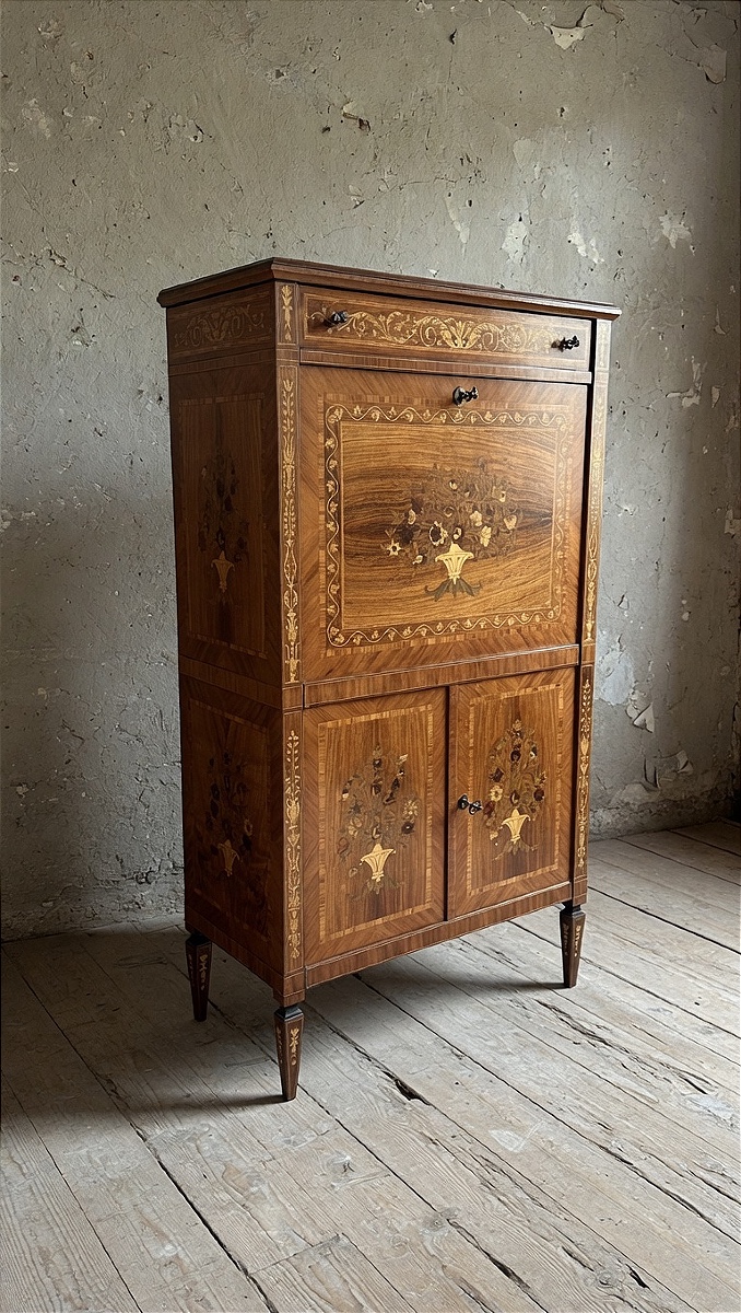 Walnut Secretary Desk – Late 19th Century
