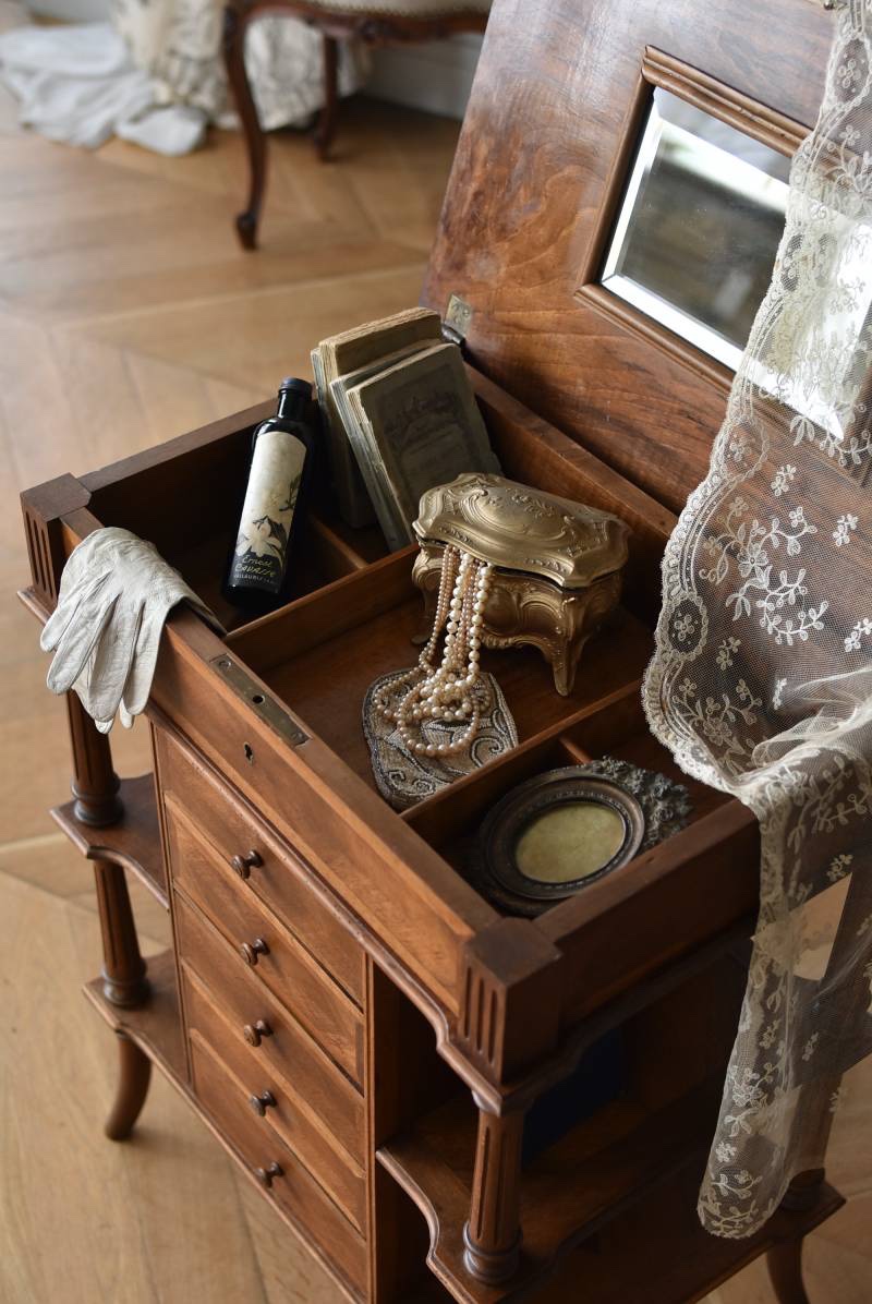Table de travail pour couture de la fin du XIXe siècle, réalisée en noyer.-photo-4