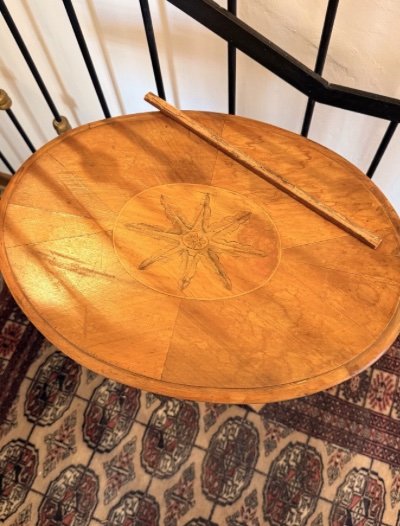 Table Biedermeier en Noyer et Cerisier – Autriche, vers 1830-photo-2