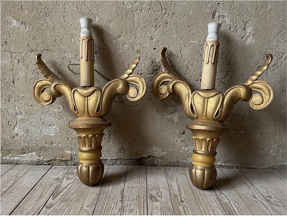Appliques murales en bois sculpté avec finition en feuille d’or, réalisées à la fin du XIXe siè