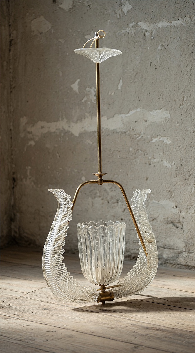 Suspension en verre de Murano attribuée à Barovier, réalisée en Italie dans les années 1940.