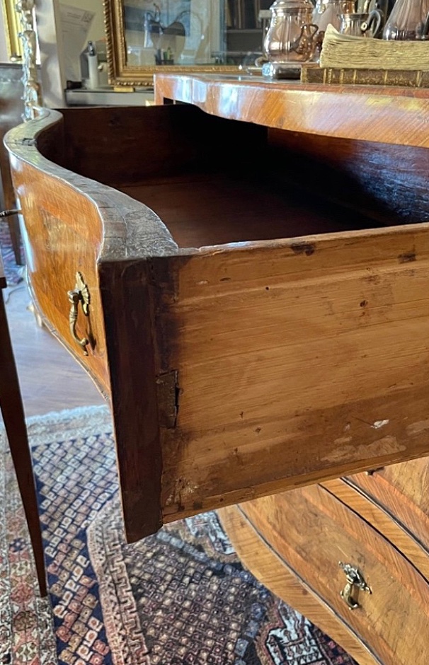 Commode napolitaine de la fin du XVIIIᵉ siècle-photo-2