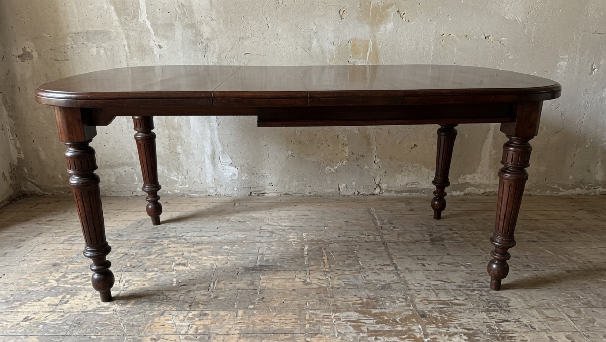 Extendable Dining Table In English Mahogany, Late 19th Century (circa 1880–1900)