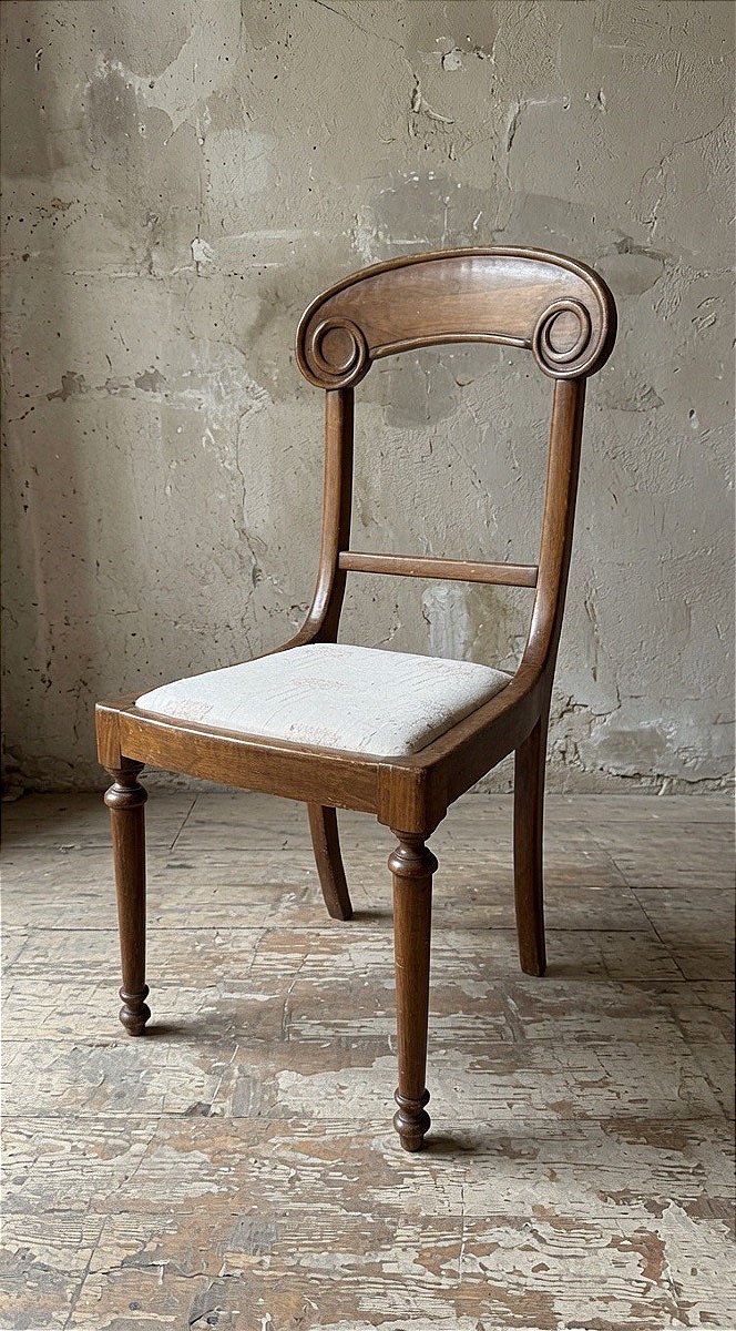 Oval Walnut Table And Six Matching Chairs, Early 20th Century.-photo-2