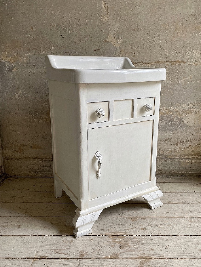 Meuble-lavabo de style Liberty italien, réalisé au tout début du XXe siècle