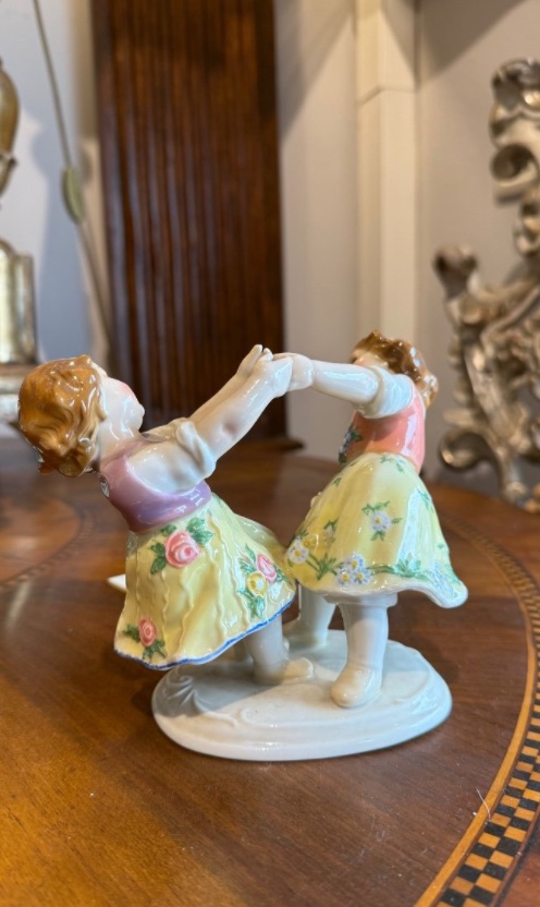 Statuette en porcelaine représentant deux jeunes filles, ENS, Rudolstadt, Allemagne, vers 1920-photo-3