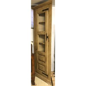 Meuble d'angle en laque fin 19ème avec porte verticale. Charnières d'origine