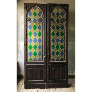 Porte vitrée raffinée avec mosaïque sertie au plomb.